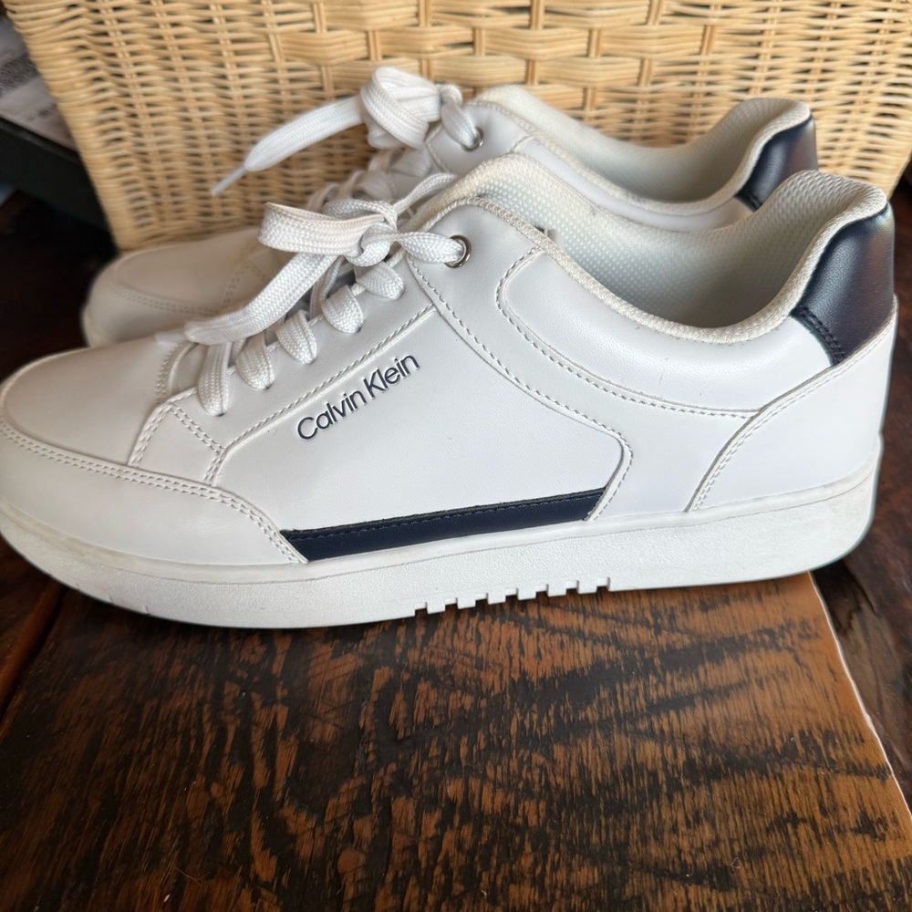 Calvin Klein Women's Hallen Sneaker Size 11 - Picture 3 of 7